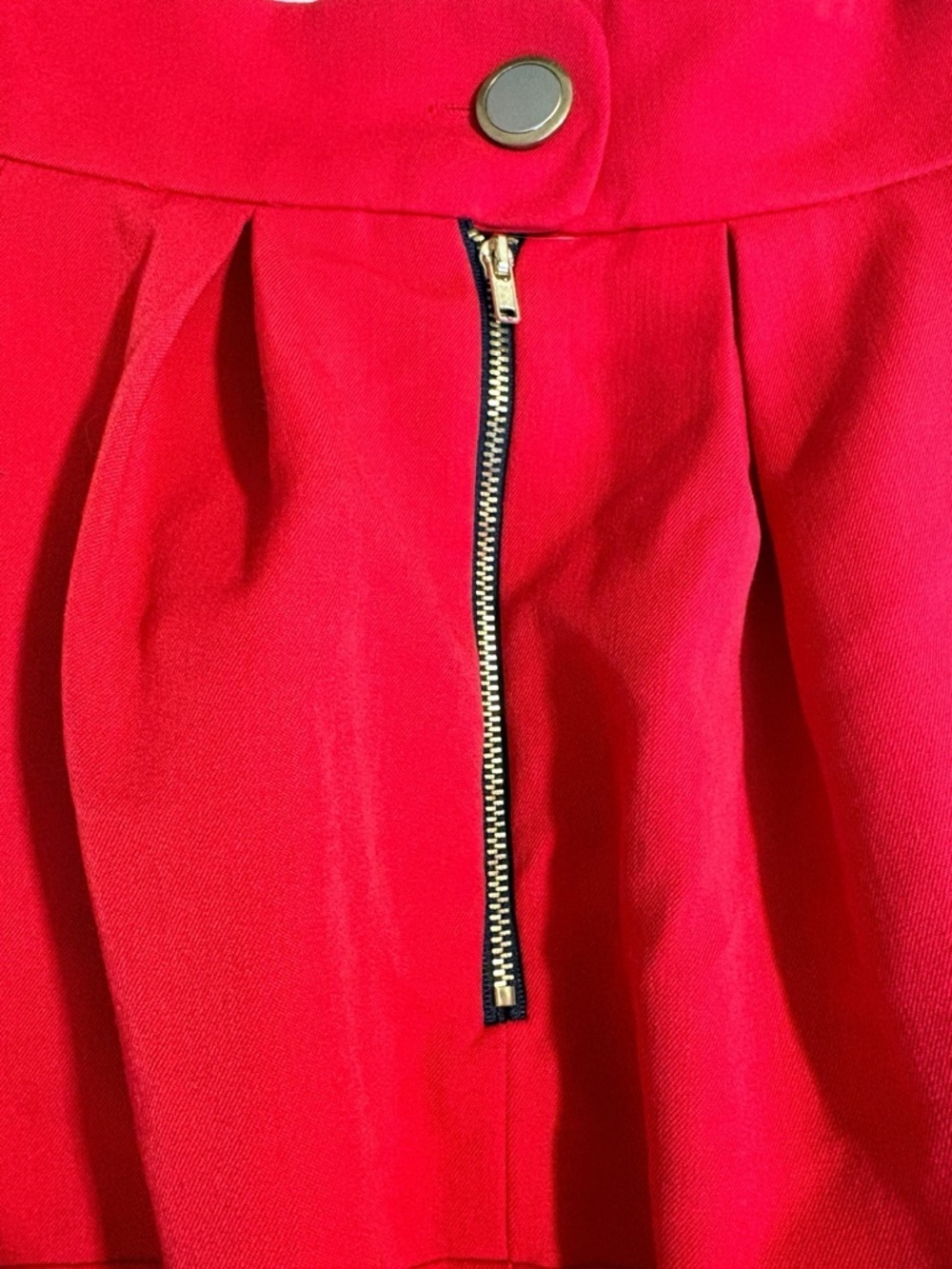 Miss Selfridge Red Pleated Mini Skirt High Waisted Size 8 Gold Button Detail - Picture 5 of 7